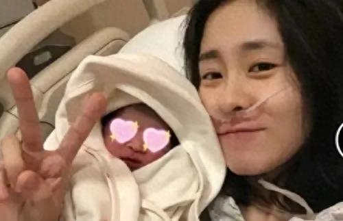 华晨宇、张碧晨5岁女儿照片罕曝光！粉丝见身高震惊：都这么大了