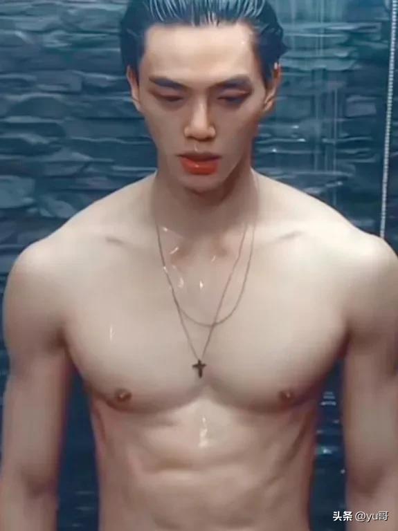 韩国演员宋江即将入伍并分享剃头照，仍然是帅气阳光大男孩