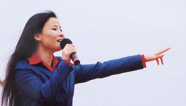 她从高烧再到离世仅16天，带病参加春晚，最后的时间也留在舞台上