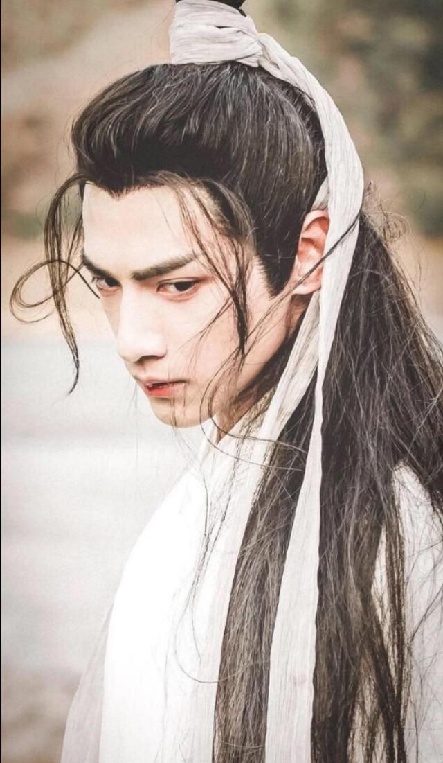 罗云熙演唱《大鱼》 人帅才艺多