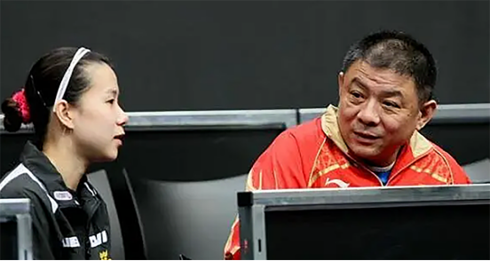 国乒前功勋主教练李晓东现状：曾与王楠闹翻，女儿远嫁奥地利