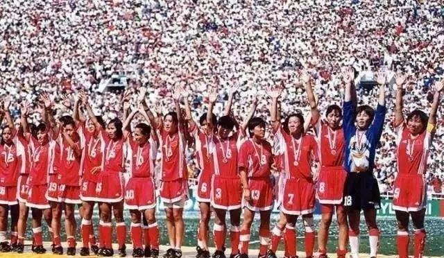 铿锵玫瑰请回答1999:如果那一年,我们拿了冠军呢?