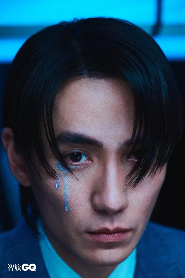 朱一龙 × 《智族GQ》封面,冷冽与狂野的完美碰撞