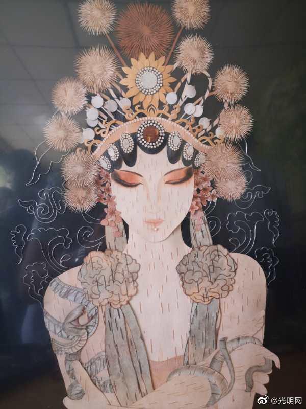 阿尔山白狼镇：树皮画画出脱贫新希望