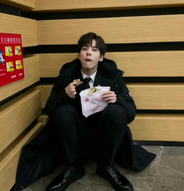 看了《国色芳华》才被帅到新生小生魏哲鸣你喜欢吗？