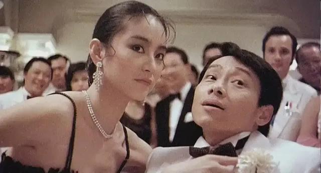 79岁再拿金像奖，生于广西身高不足一米五，他缘何成香港影坛大佬