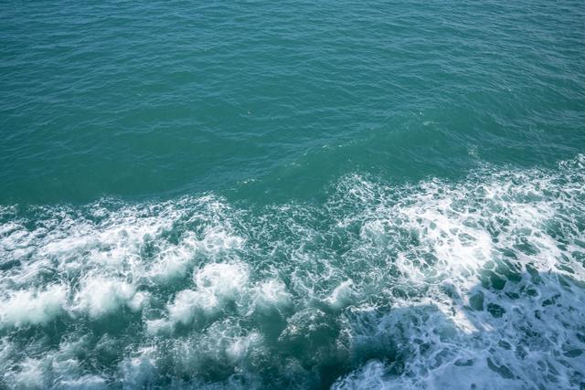 广东到海南岛最便捷的交通方式，四十块钱九十分钟穿越琼州海峡