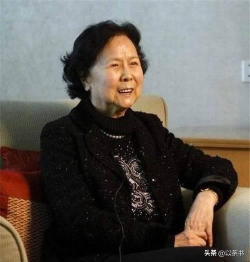 带三个娃嫁小14岁丈夫，她病逝7年后，丈夫王崇秋的做法令人感动