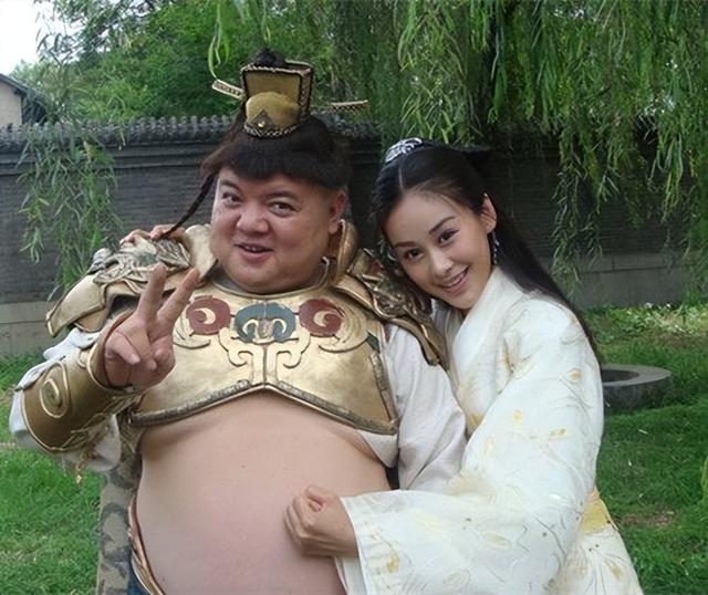 50岁戏骨近1年无戏拍，定居河北农村放羊种菜，胡须花白精神足