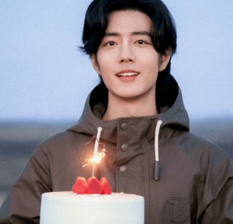 原文：肖战如何从素人到巨星？他的真名是什么？