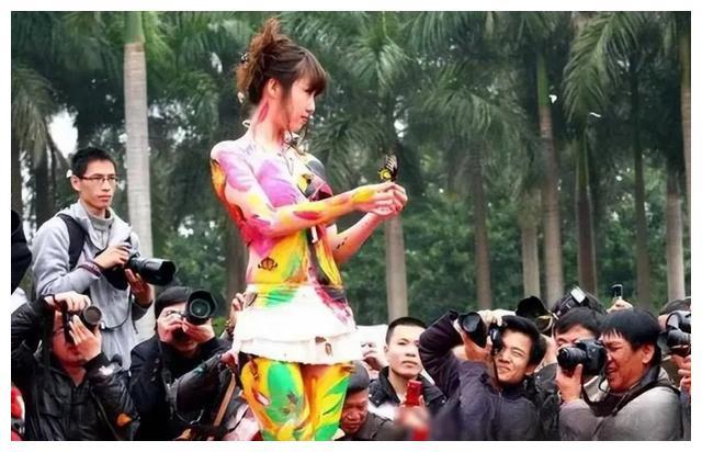 “最美裸模”张筱雨，22岁就拍了21套私密写真，40岁仍孤身