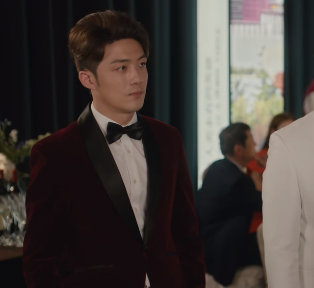 《爱的二八定律》首播！杨幂脸垮被吐槽油腻，跟许凯同框无CP感