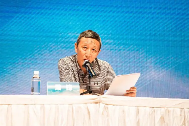 丛珊：与大9岁法国佬难幸福，2婚带娃嫁导演萧锋，12年成全家团宠