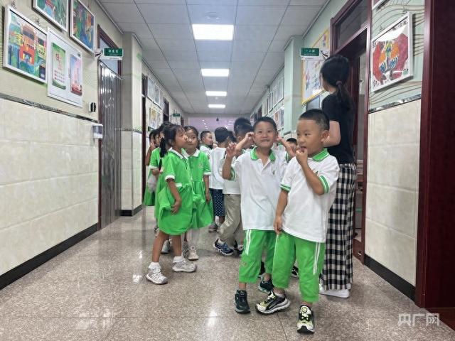 北京“课间15分钟”施行首日  学校：尚在适应期  将设置多种活动丰富课间