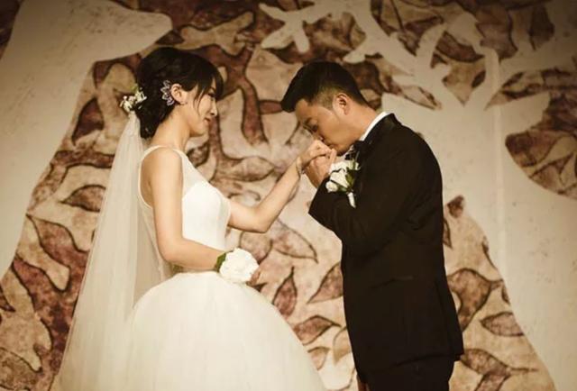 吴京妻子谢楠:原是主持人,为丈夫放弃工作,曾倾家荡产支持吴京