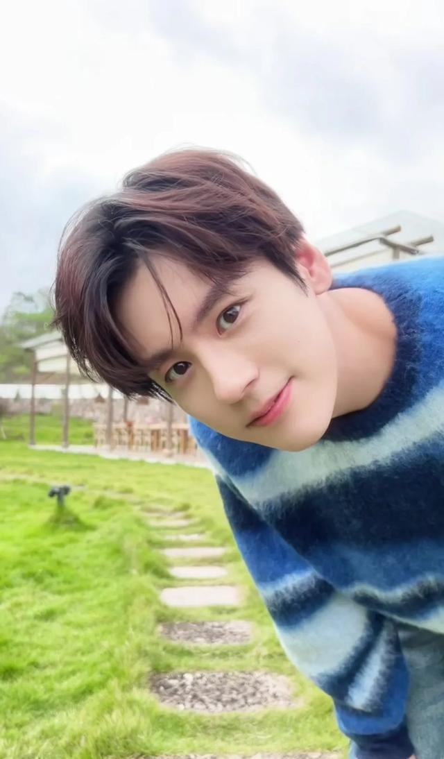 看了《国色芳华》才被帅到新生小生魏哲鸣你喜欢吗？