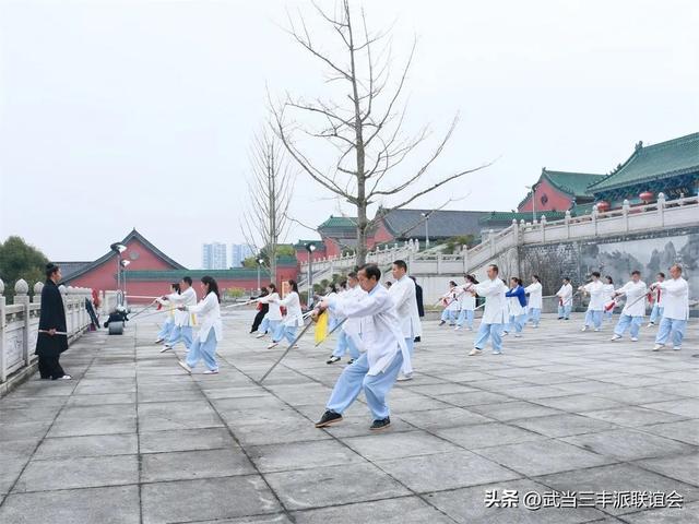 练太极拳2、3年后,为何很多人都会偷偷去学武当太极剑和玄门剑?