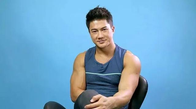 恭喜!TVB富二代小生首次认爱港姐小花,曾想过轻生对方拯救自己