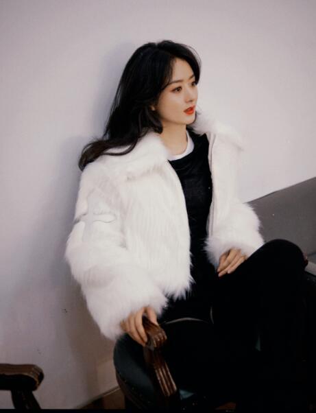 34岁赵丽颖为新剧增肥，模样大变认不出，保持圆润敬业拍戏推掉红毯