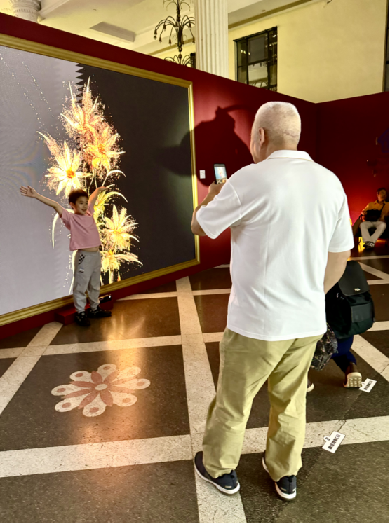 一个会讲故事的光影大展：解密“夜上海”传奇