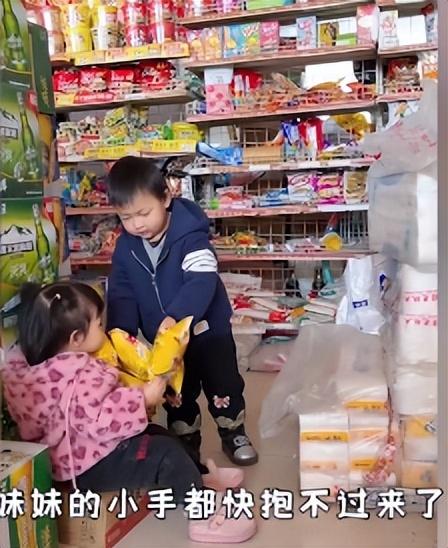 “青梅竹马”小馨馨：闺女跟超市儿子成朋友，连亲妈都磕起CP