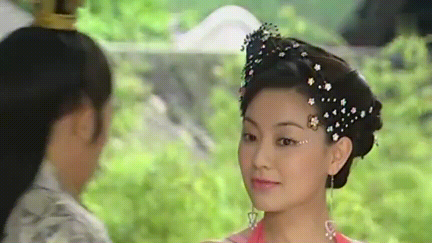 还记得《倚天屠龙记》里的小昭吗？44岁竟然活得如此精彩