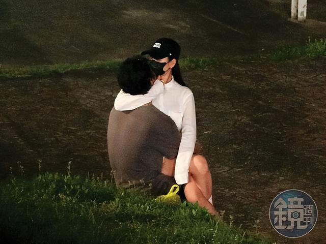 朱轩洋爆劈腿！趁网红女友出差「公园交缠吴卓源」亲热激吻
