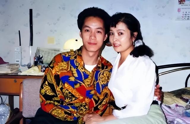 深藏不露：这几对夫妻竟然都是国家一级演员，有的是从校服到婚纱