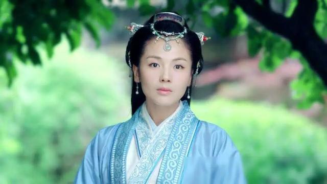 尴尬！刘涛走光事件引网友热议，公众希望明星把握形象与尺度平衡