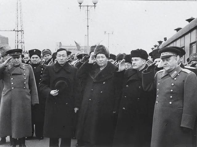 赫鲁晓夫 1954 年访华，送大礼许诺援助，后关系为什么会破裂？