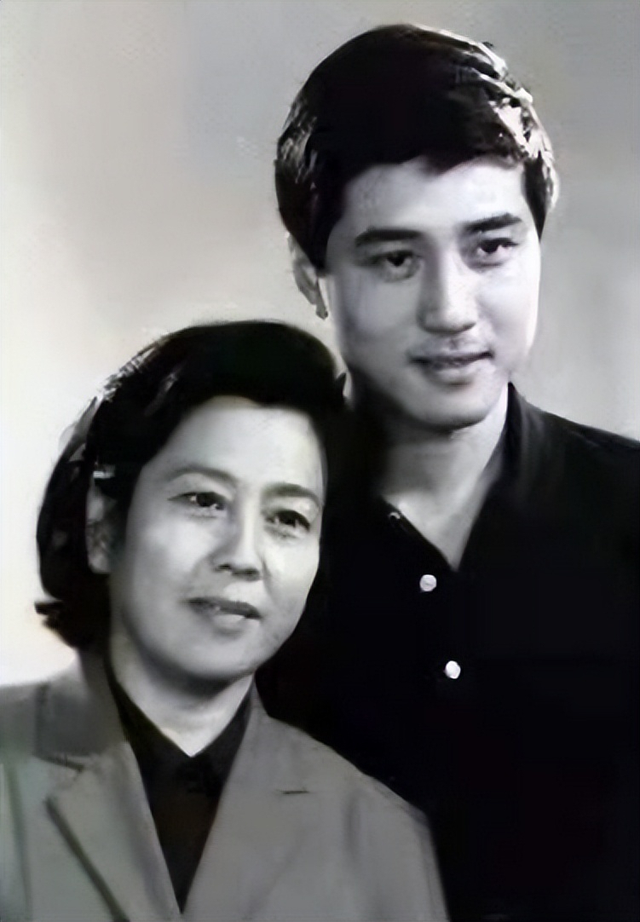 著名导演叶大鹰：他是叶挺将军的孙子，离婚后仍对前妻有感情