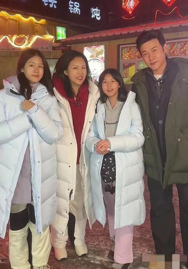 49岁陆毅和46岁李晨的同框照，清爽和油腻的差距一目了然！