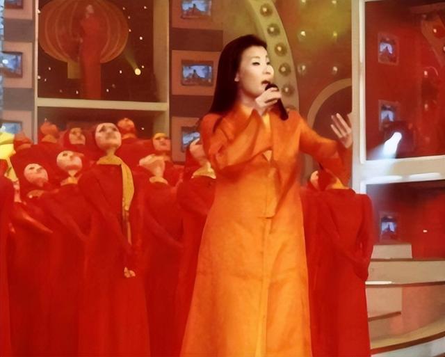 她从高烧再到离世仅16天，带病参加春晚，最后的时间也留在舞台上