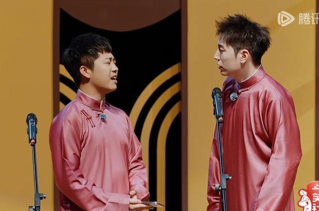 斗笑社3：孟鹤堂搭档烧饼再拿第一，女弟子赵芸一踢馆欠点火候