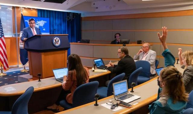 对FBI部门动手了!特朗普裁员玩真的,不怕砍到美国大动脉?