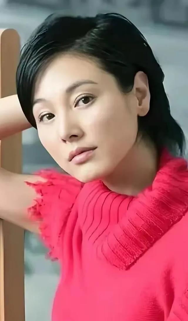 被称为“男人婆”的张延，美到恰如其分，知性且优雅，实力派演员