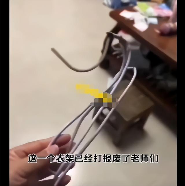 窒息!冲上热搜的“周微妈妈”事件,又揭开了多少家庭的遮羞布