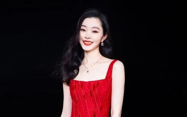 宋轶白敬亭恋情曝光,两人曾穿同款衣服,疑似已见过家长并且同居