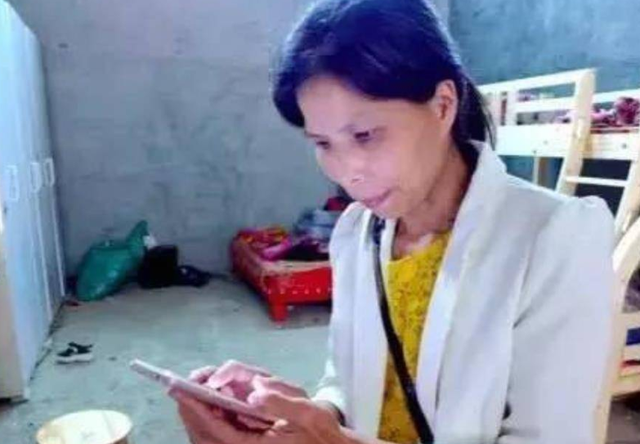 1994年，伍继红692分考上人大，至今失业中，与5个孩子靠低保生活