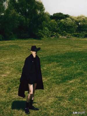 韩国男模(韩国男模朴成镇拍摄夏日写真集，潇洒不羁的帅气散发着荷尔蒙气息)