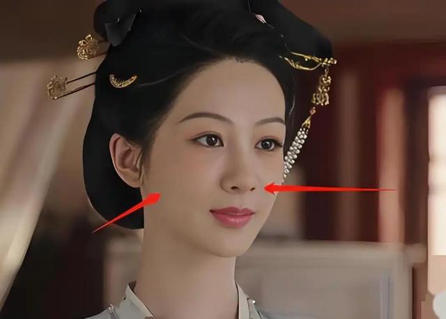 央媒接连锐评杨紫,言辞犀利,不提演技,却句句说到观众的心坎里