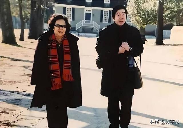 带三个娃嫁小14岁丈夫，她病逝7年后，丈夫王崇秋的做法令人感动