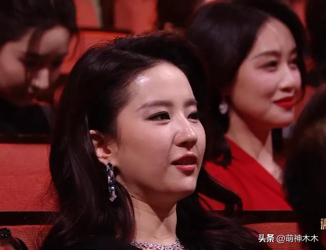 直播高清镜头下的明星！刘亦菲有了年龄感，关晓彤黑眼圈好明显