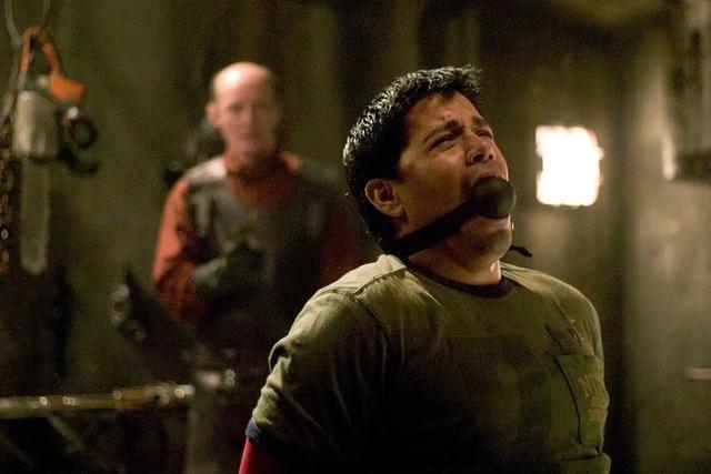 突破底线,遭人争议,这部日本电影凭啥成为猎奇重口片天花板?