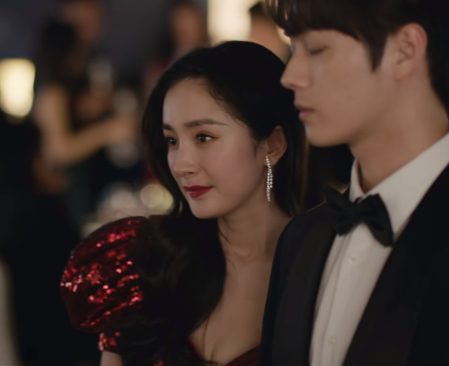 《爱的二八定律》首播！杨幂脸垮被吐槽油腻，跟许凯同框无CP感