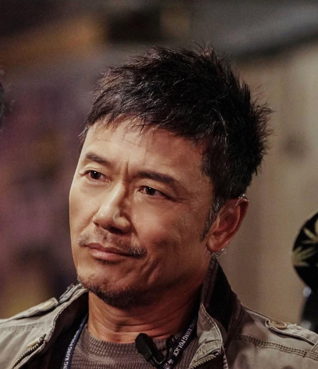 年轻时长得不咋地，上了年纪居然“帅到掉渣”，这6位男星太狠了