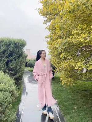 豪门贵妇(王艳：豪门贵妇的时尚蜕变，50岁再绽新光彩)