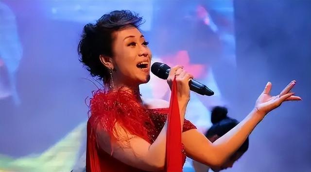 她从高烧再到离世仅16天，带病参加春晚，最后的时间也留在舞台上