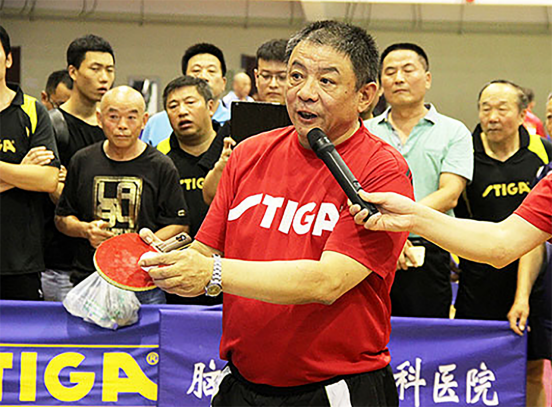 国乒前功勋主教练李晓东现状：曾与王楠闹翻，女儿远嫁奥地利