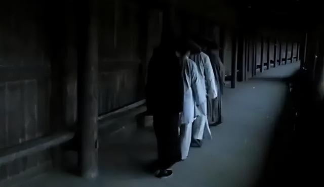 湘西最后一位赶尸人，真实还原恐怖赶尸场景，并上演死鸡复活术